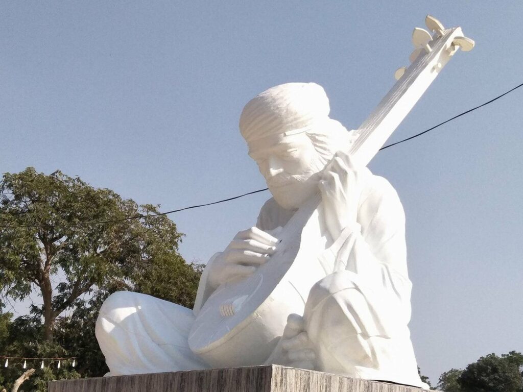 Shah Abdul Latif Bhitai 雕像